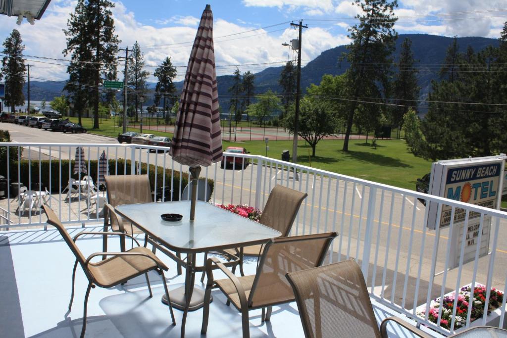 Sunny Beach Motel Penticton Exterior photo