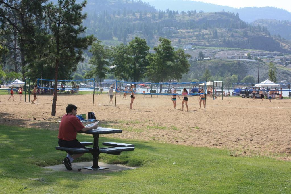 Sunny Beach Motel Penticton Exterior photo