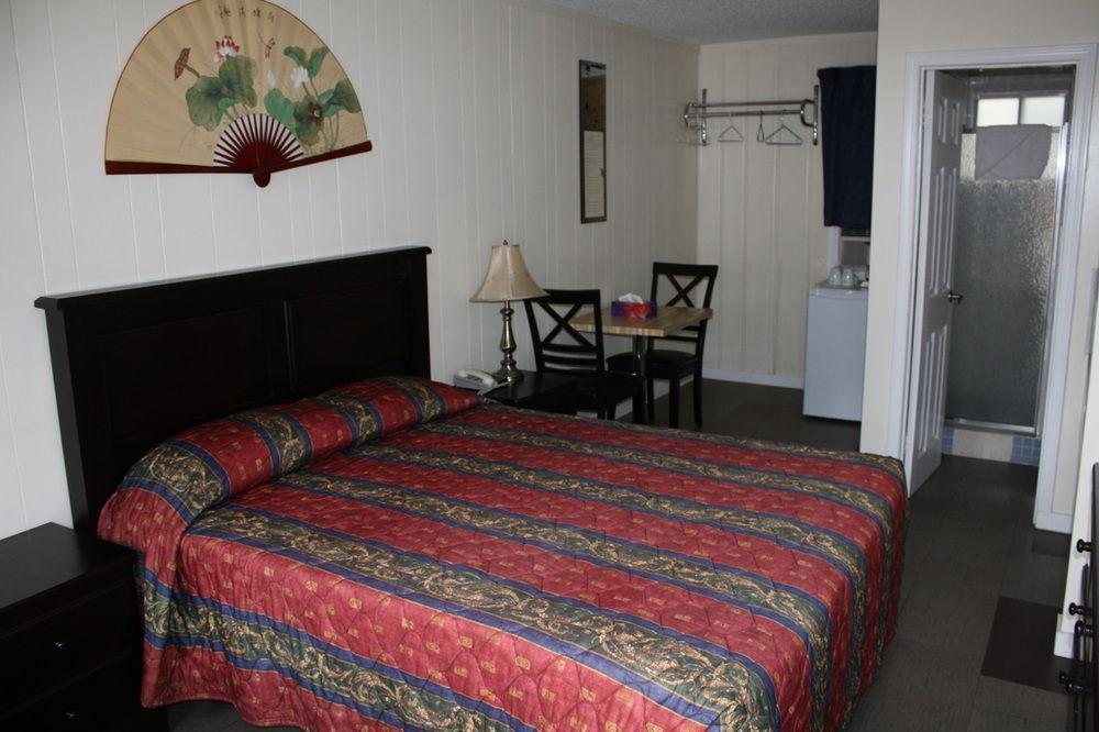 Sunny Beach Motel Penticton Exterior photo